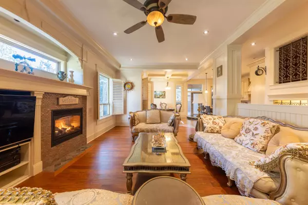 2080 136 ST Surrey, BC V4A 0A1