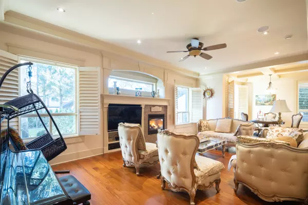 2080 136 ST Surrey, BC V4A 0A1