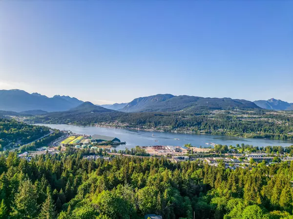 1124 Luxton SQ, Coquitlam, BC V3J 5E1