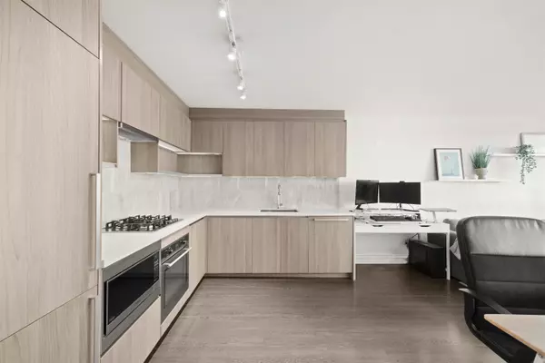 Surrey, BC V3T 0L5,13696 100 AVE #1901