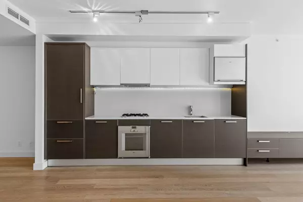Vancouver, BC V6G 2S3,1477 W Pender ST #206