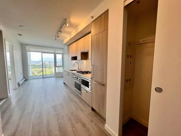 13350 Central Ave AVE #1703, Surrey, BC V3T 0S1