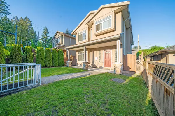 2052 Westview DR, North Vancouver, BC V7M 3B2