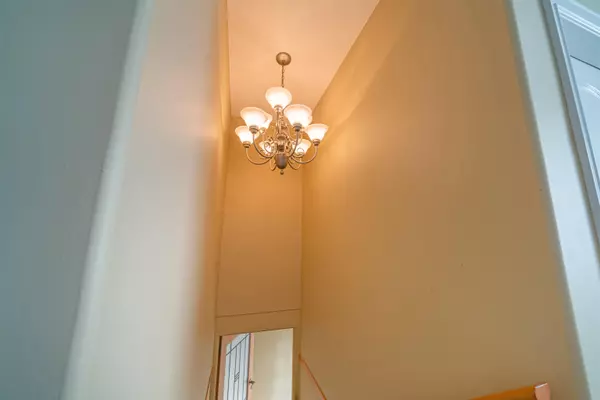 North Vancouver, BC V7M 3B2,2052 Westview DR