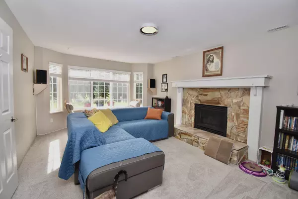 Halfmoon Bay, BC V7Z 1A8,8086 Dogwood DR