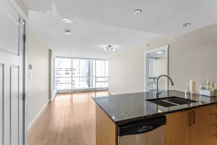 2978 Glen DR #2204, Coquitlam, BC V3B 0C3