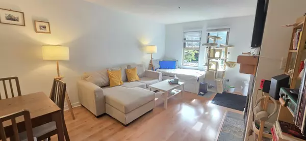 New Westminster, BC V3L 5V7,15 Smokey Smith PL #201