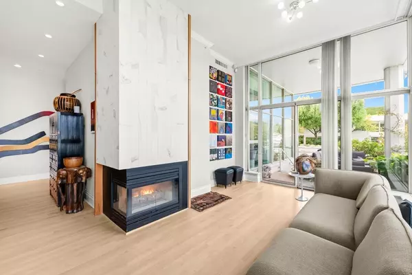 Vancouver, BC V6G 3H3,1717 Bayshore DR #PH1