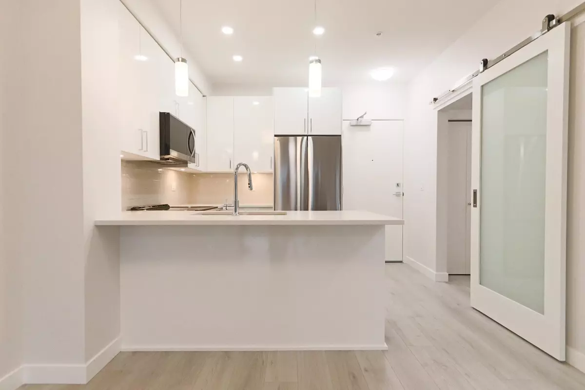 Abbotsford, BC V2S 2P3,33886 Pine ST #521