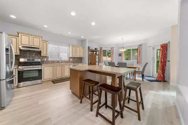 6942 198b ST, Langley, BC V2Y 3B4