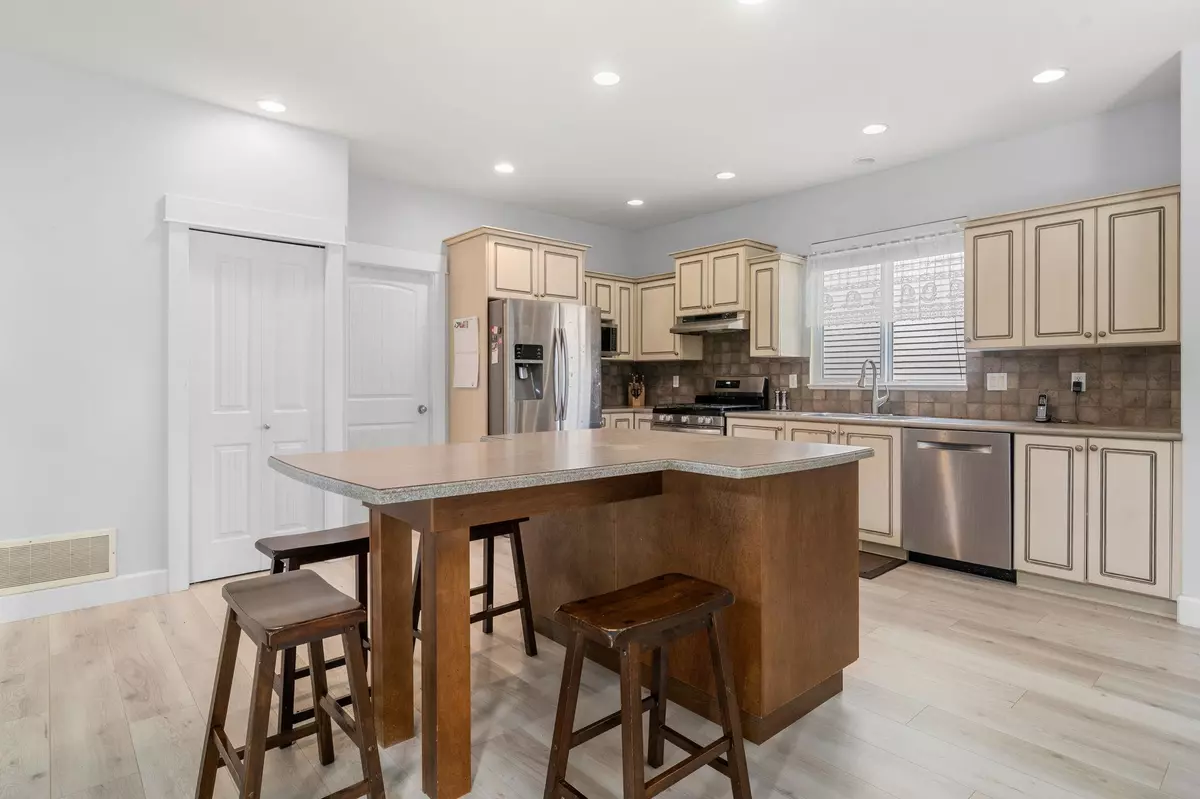 Langley, BC V2Y 3B4,6942 198b ST