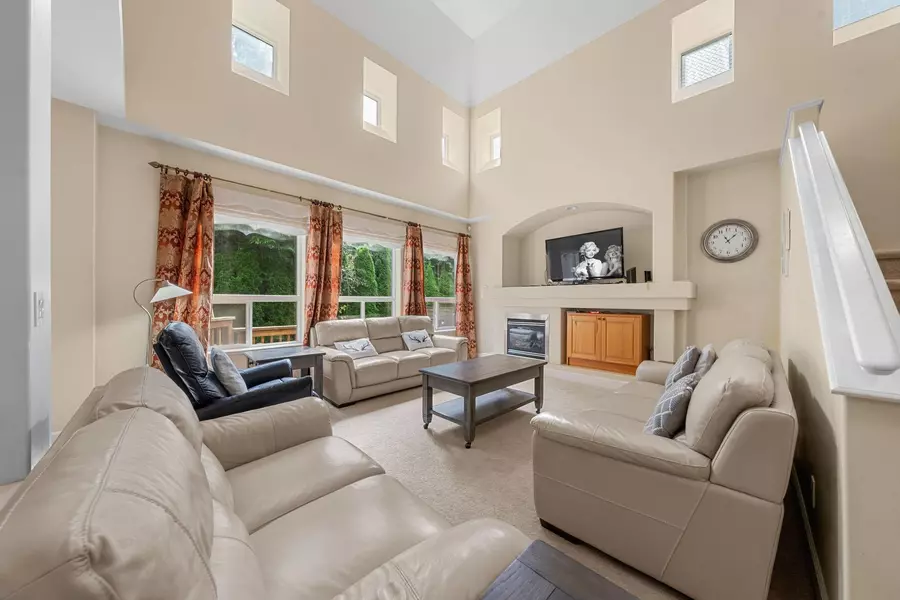 6942 198b ST, Langley, BC V2Y 3B4