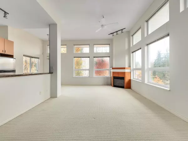 Burnaby, BC V3N 5E3,6888 Southpoint DR #410