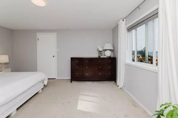 9153 Sunshine Coast HWY Halfmoon Bay, BC V7Z 1E9