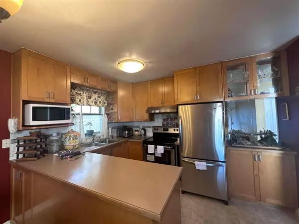 7269 129b ST Surrey, BC V3W 6Z7