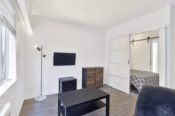 Vancouver, BC V6G 1G5,1540 Haro Street #112