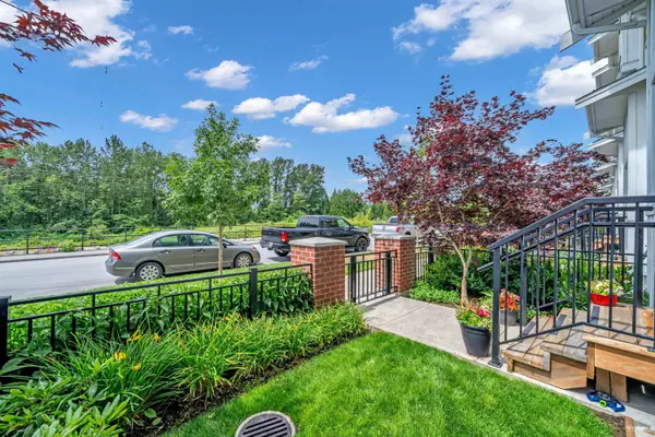 Surrey, BC V3Z 1J3,16561 17a AVE #16