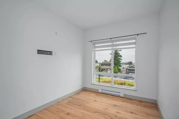 Burnaby, BC V5J 4J2,6968 Royal Oak AVE #411