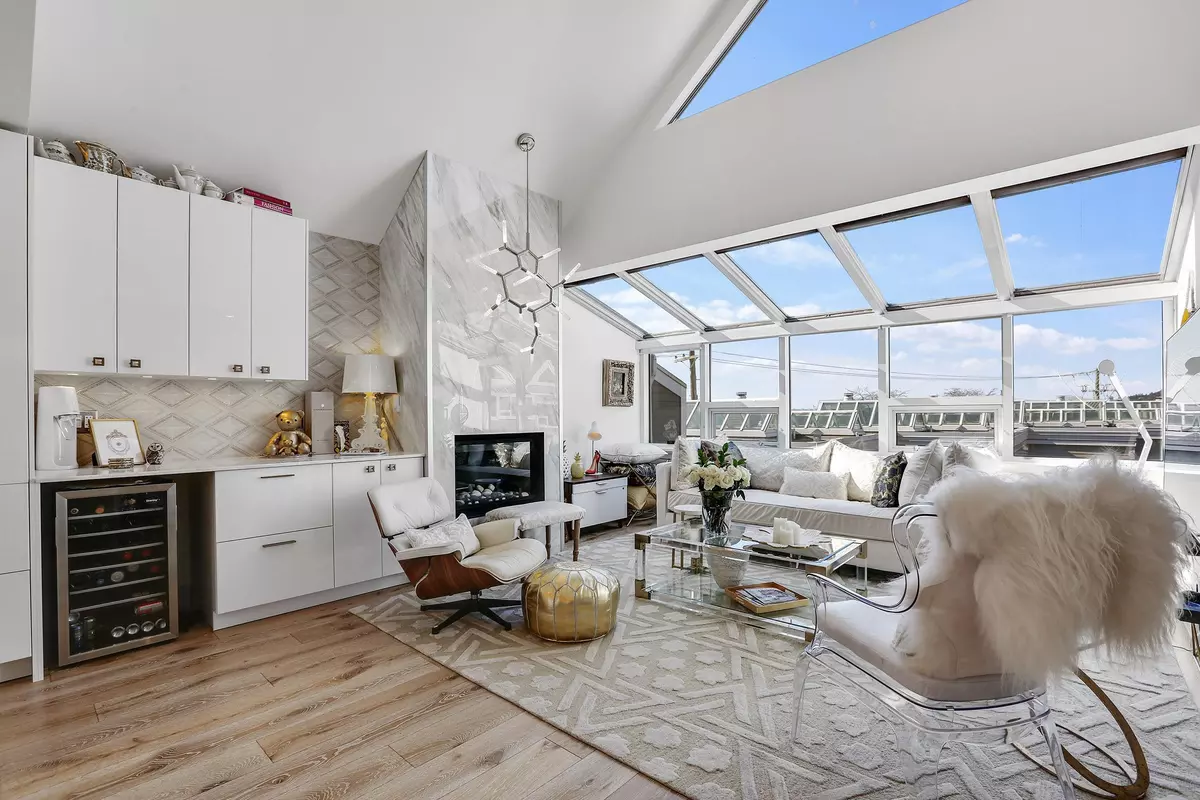 White Rock, BC V4B 3R9,1115 Elm ST