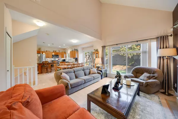 Surrey, BC V3Z 0X8,3363 Rosemary Heights CRES #45