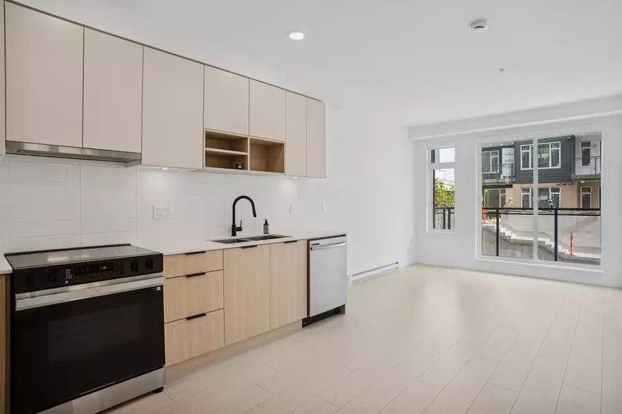 10488 138a ST #209, Surrey, BC V3T 0W4