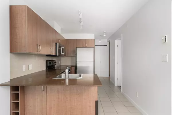 Vancouver, BC V6C 3T3,610 Granville ST #1208
