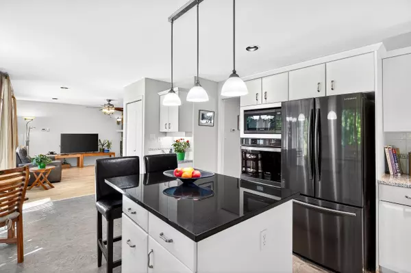 27012 25 AVE Langley, BC V4W 3W5