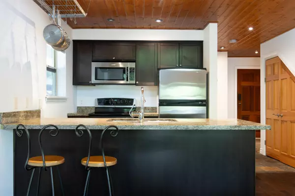 3050 Hillcrest DR #302 Whistler, BC V0N 1B3