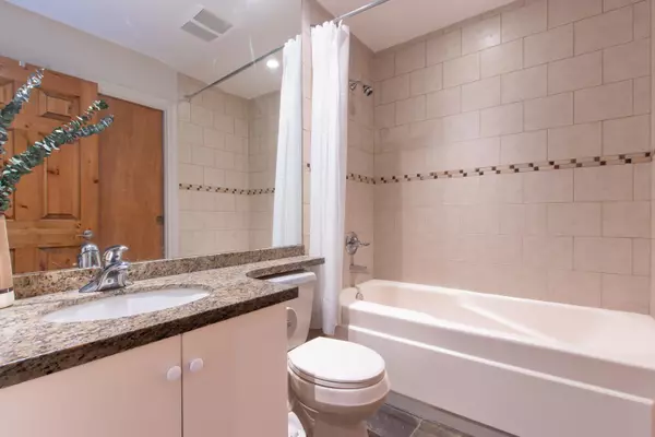 3050 Hillcrest DR #302 Whistler, BC V0N 1B3