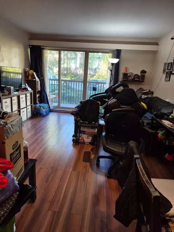 Burnaby, BC V3N 4P4,9847 Manchester DR #208