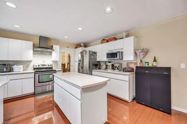 Surrey, BC V4N 3L3,10070 171a ST