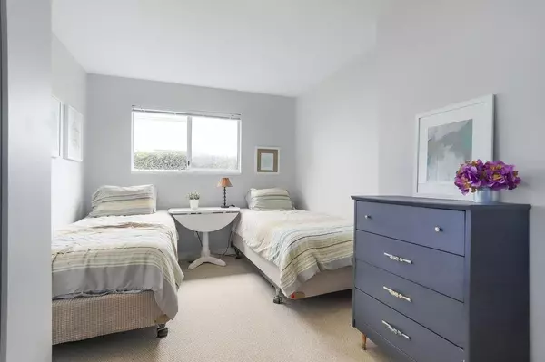 1800 King George BLVD Surrey, BC V4A 5A1