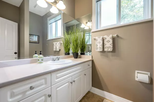 16683 77 AVE Surrey, BC V4N 0L3