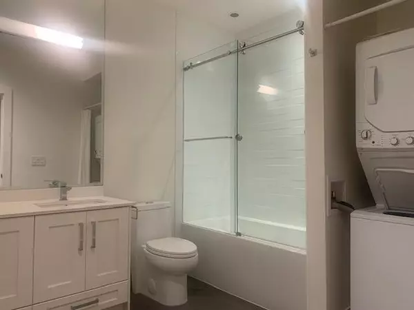 Delta, BC V4M 3J4,353 55 ST #B