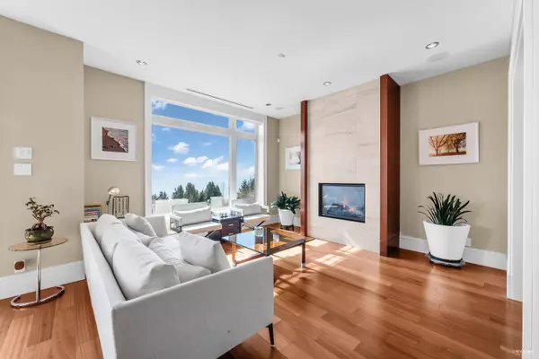 West Vancouver, BC V7S 0A2,2575 Garden CT #102