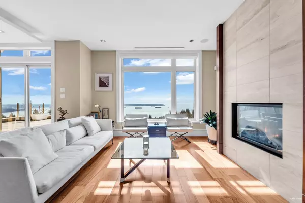 West Vancouver, BC V7S 0A2,2575 Garden CT #102