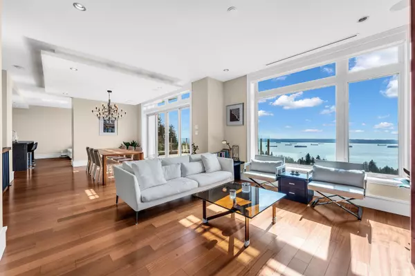 West Vancouver, BC V7S 0A2,2575 Garden CT #102