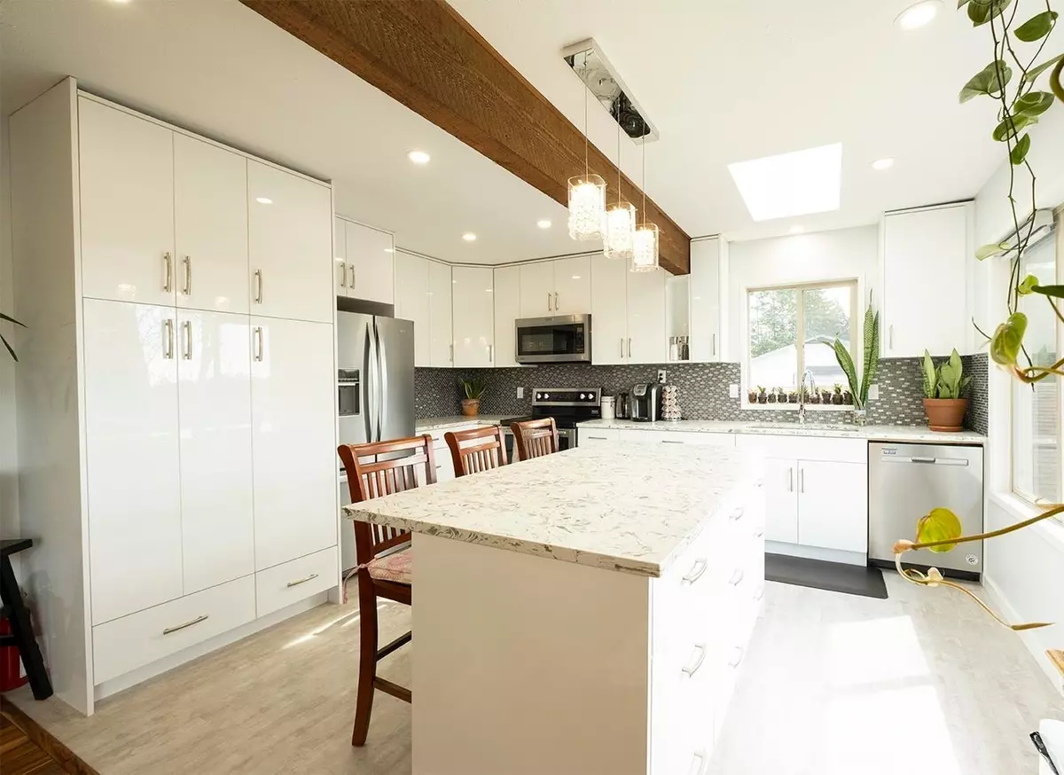 Sechelt, BC V7Z 0B1,4362 Marble RD