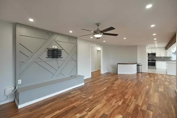 Sechelt, BC V7Z 0B1,4362 Marble RD