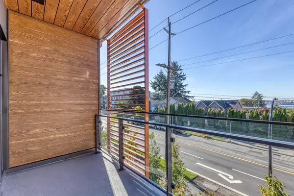 422 E 3rd ST #104/204 North Vancouver, BC V7L 0K1