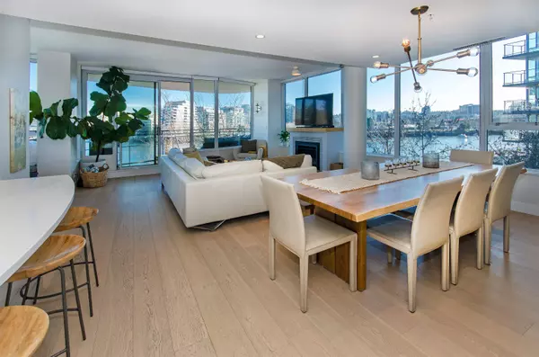 Vancouver, BC V6B 0B5,9 Smithe Mews