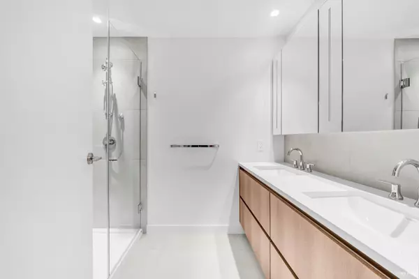 720 Farrow ST #1602 Coquitlam, BC V3J 0P3