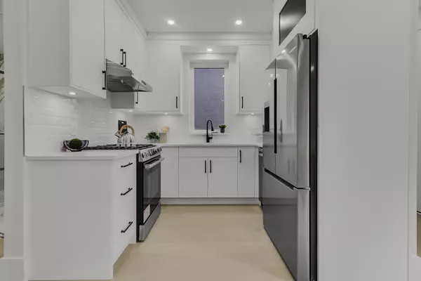 585 E 60th AVE #1 Vancouver, BC V5X 2A2