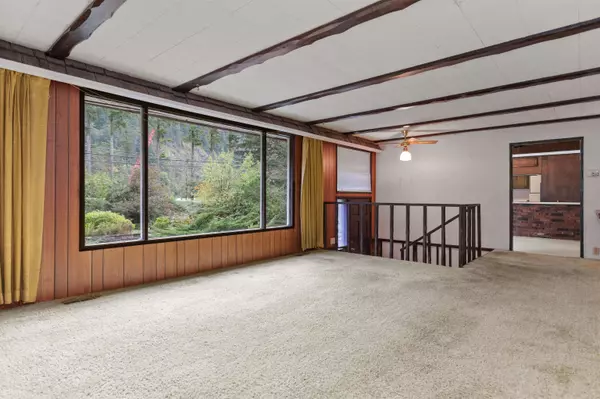 63491 Flood Hope RD Hope, BC V0X 1L2