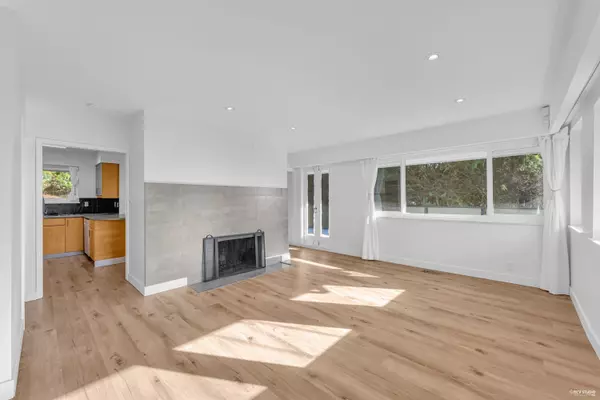 West Vancouver, BC V7V 4L2,1910 27th ST