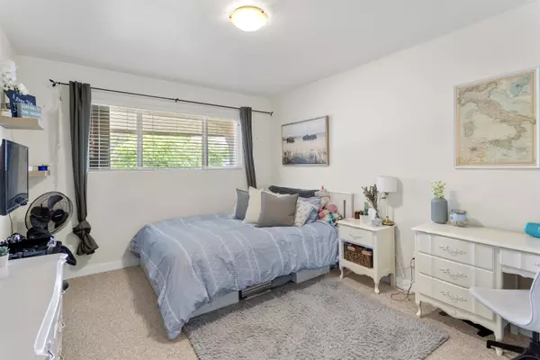 3423 Edinburgh ST Port Coquitlam, BC V3B 4K4