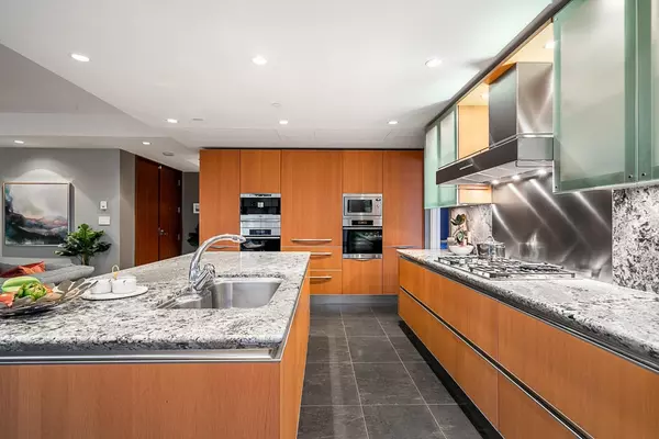 1139 W Cordova ST #2202 Vancouver, BC V6C 0A2