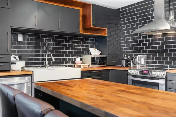 Abbotsford, BC V2S 3E2,2575 Ware ST #203