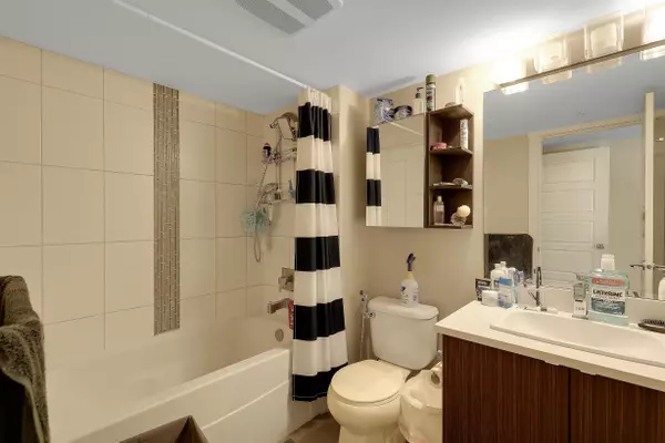 Langley, BC V3A 3X9,19936 56 AVE #209