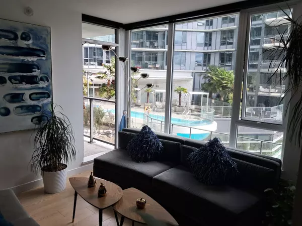 Vancouver, BC V6B 0P3,68 Smithe ST